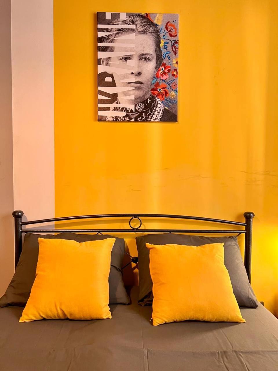 Moonlight Hostel Lviv Buitenkant foto