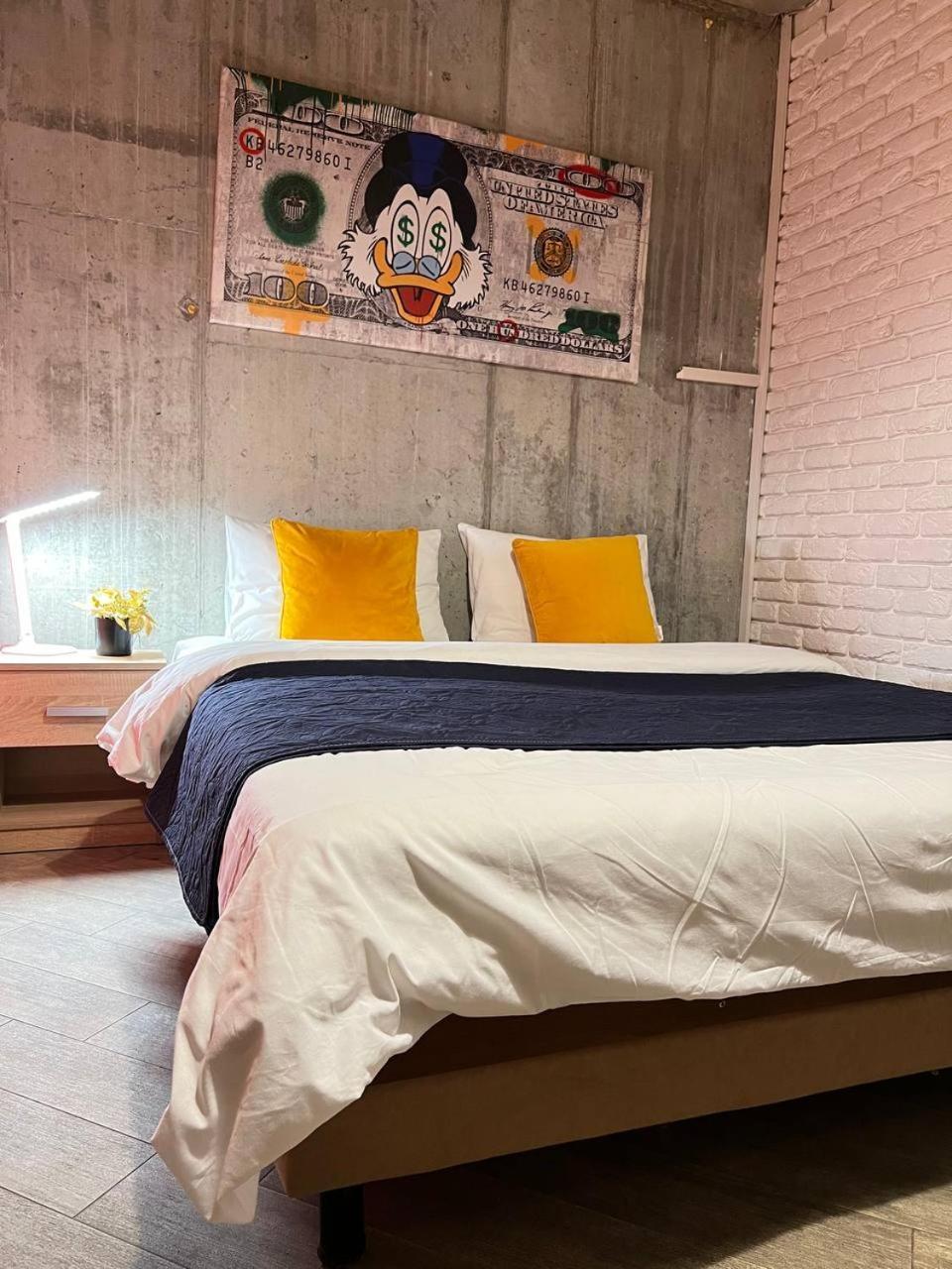 Moonlight Hostel Lviv Buitenkant foto