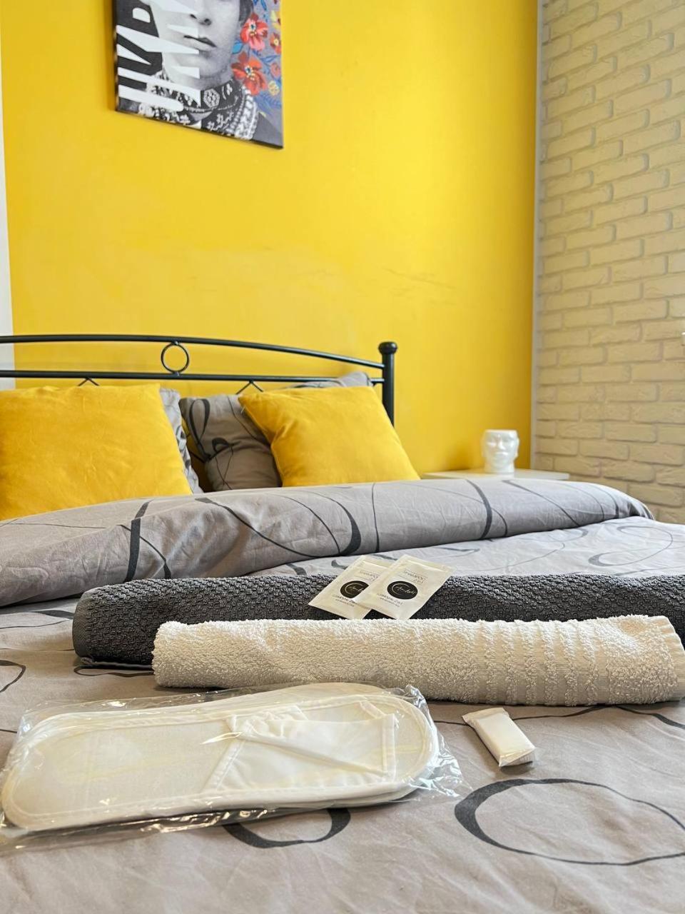 Moonlight Hostel Lviv Buitenkant foto