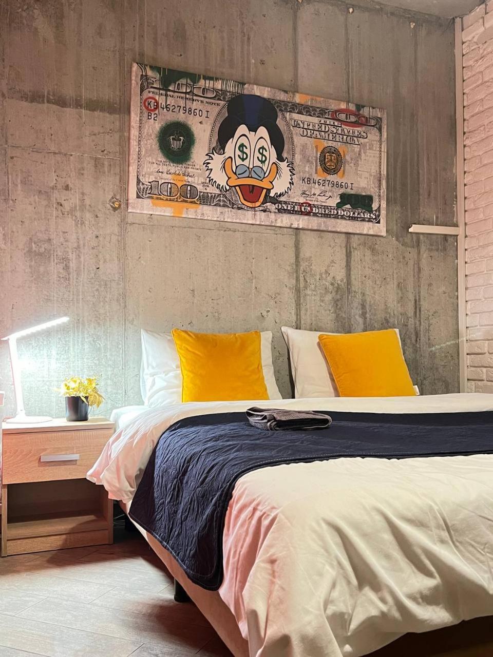 Moonlight Hostel Lviv Buitenkant foto